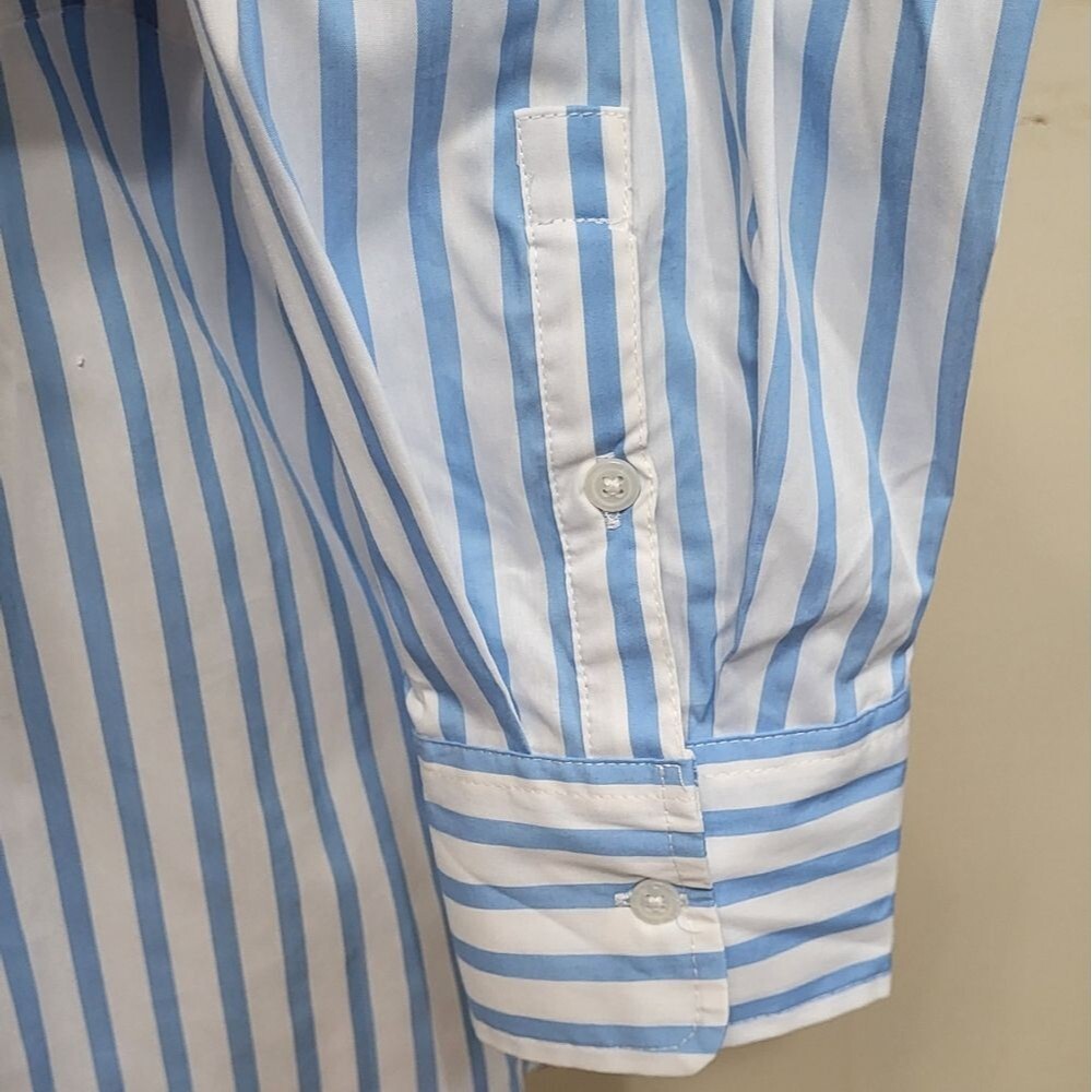 A New Day Women's NWT Blue Slim Fit Boyfriend Tailored Button Down Shirt Medium - Picture 7 of 11